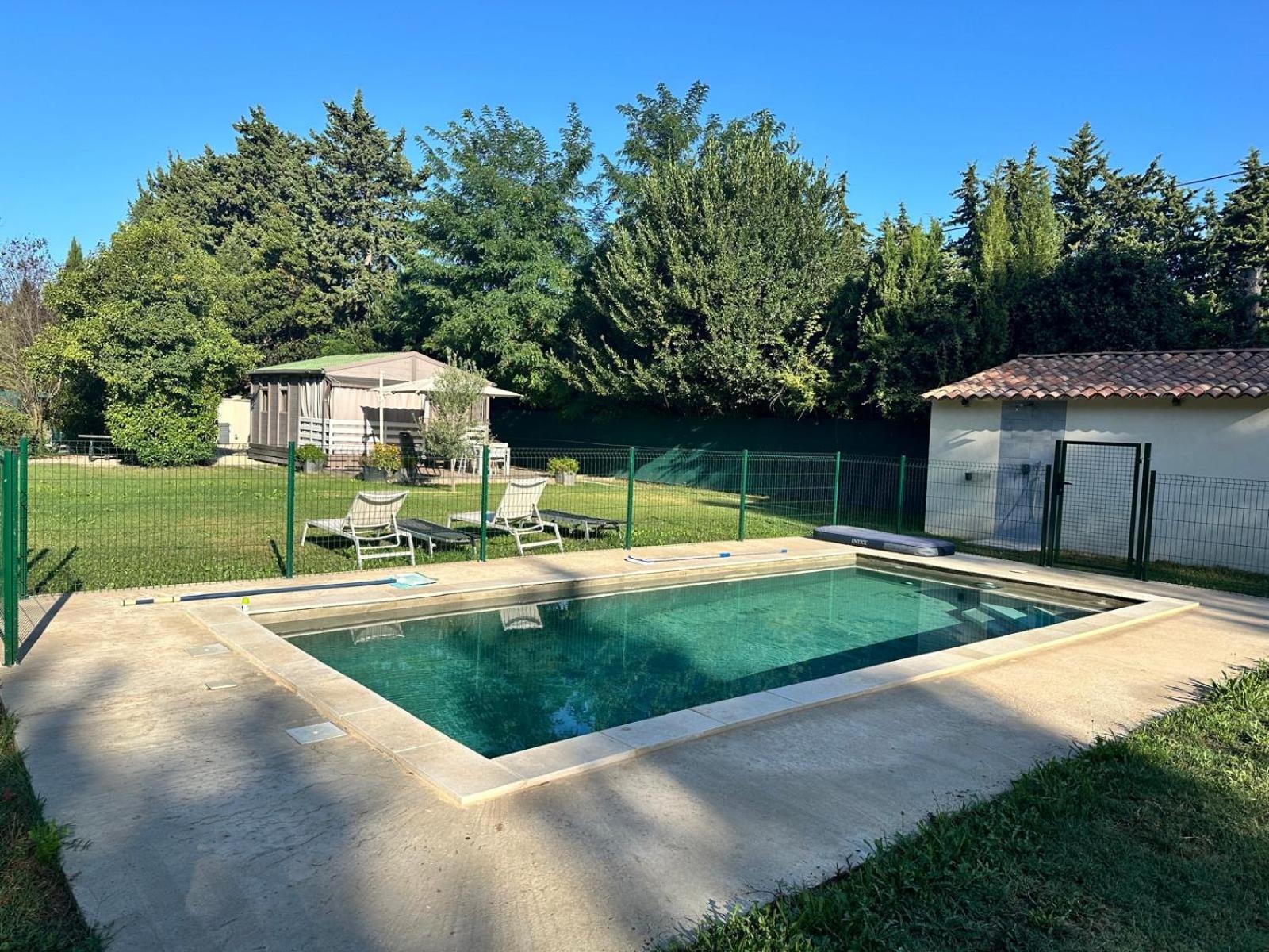 Avignon, Joli Chalet En Campagne Tres Proche De La Ville Exterior foto